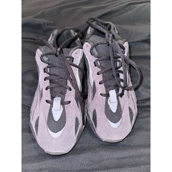 US SIZE 6 Yeezys adidas Yeezy boost 700 black - Picture 1 of 8